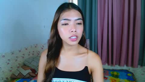 Snapshot of miasmith09 chatting on May 18, 4:29 am Pau and jence online show from May 18, 4:29 am