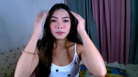 Snapshot of miasmith09 chatting on May 21, 2:40 am Pau and jence online show from May 21, 2:40 am