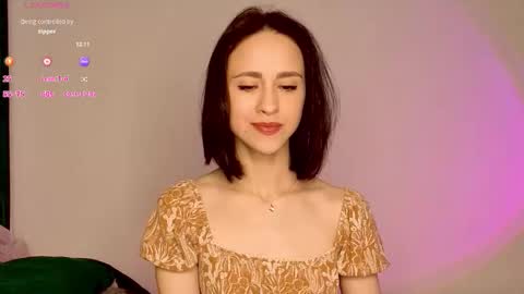 Snapshot of miasweetashoney chatting on November 19, 6:24 am Mia online show from November 19, 6:24 am