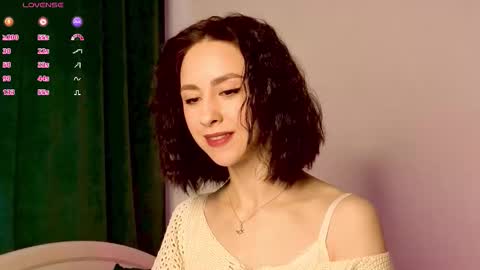 Snapshot of miasweetashoney chatting on December 5, 6:22 am Mia online show from December 5, 6:22 am