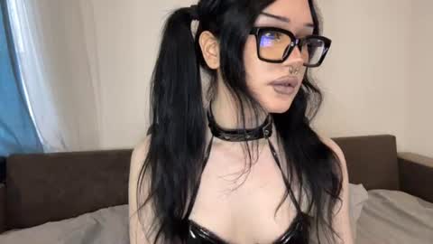 Mia online show from June 29, 9:48 am