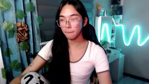 Mia online show from February 19, 5:09 pm