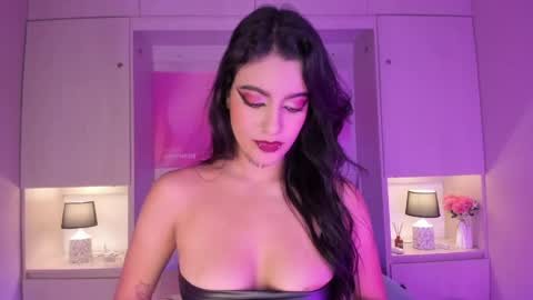 miaturnerr_ online show from May 22, 4:19 am