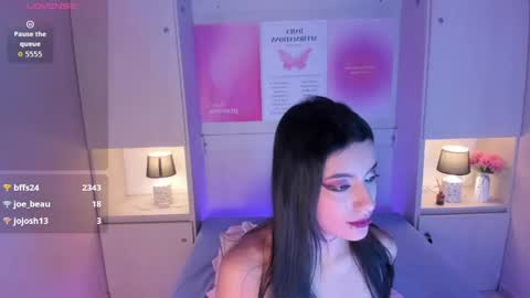 miaturnerr_ online show from June 5, 6:52 am
