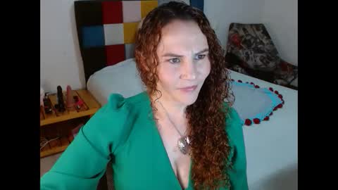 miavellvett online show from October 5, 1:26 am