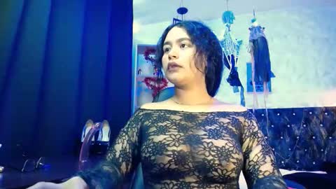 mia online show from October 31, 3:13 pm