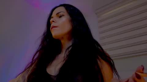 Mia online show from September 30, 3:17 pm