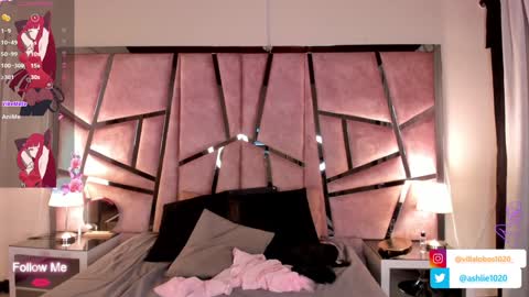 Mia Villalobos online show from December 17, 2:33 am