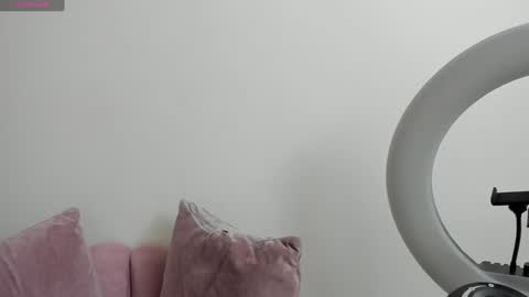Mia Villalobos online show from December 19, 7:29 am