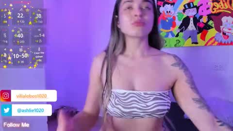 Snapshot of miavillalobos_ chatting on February 19, 1:23 am Mia Villalobos online show from February 19, 1:23 am