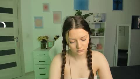 Snapshot of miavixxenn chatting on September 12, 3:39 am Mia online show from September 12, 3:39 am