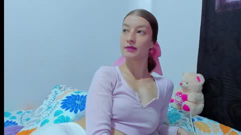 Snapshot of miavolkova_ chatting on April 11, 7:18 pm Chloe online show from April 11, 7:18 pm