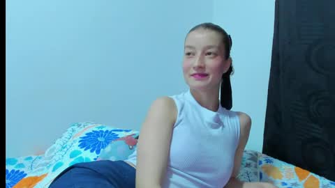 Snapshot of miavolkova_ chatting on April 16, 1:06 am Chloe online show from April 16, 1:06 am