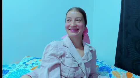 Snapshot of miavolkova_ chatting on April 24, 12:02 am Chloe online show from April 24, 12:02 am