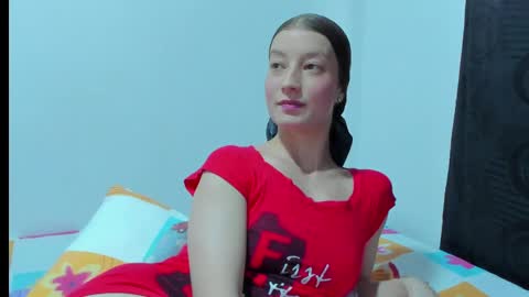 Snapshot of miavolkova_ chatting on May 17, 8:49 pm Chloe online show from May 17, 8:49 pm