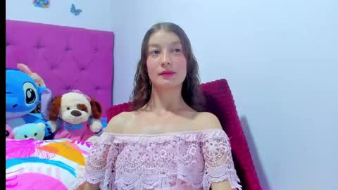 Snapshot of miavolkova_ chatting on June 3, 11:54 pm Chloe online show from June 3, 11:54 pm