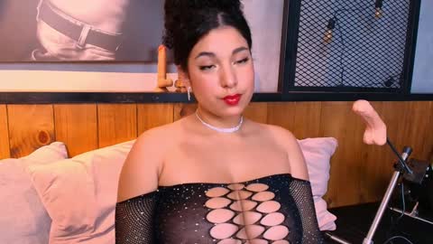 Snapshot of miawoderfull chatting on January 31, 3:00 pm Mia online show from January 31, 3:00 pm