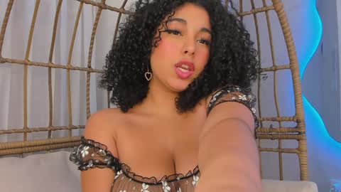 Snapshot of miawoderfull chatting on February 5, 4:06 am Mia online show from February 5, 4:06 am