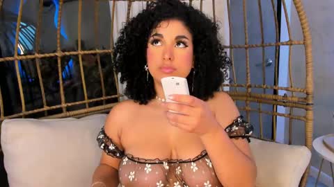 Snapshot of miawoderfull chatting on February 21, 9:45 am Mia online show from February 21, 9:45 am