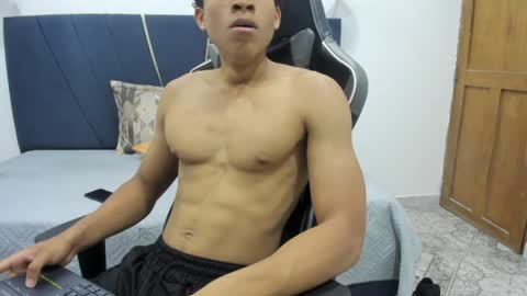 Snapshot of michael_cum23 chatting on June 8, 9:04 pm michael_cum23 online show from June 8, 9:04 pm