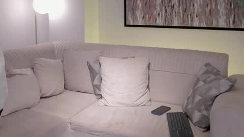 Michael Salens independent model online show from February 10, 11:25 am