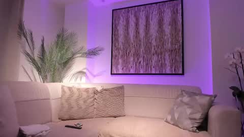 Michael Salens independent model online show from March 9, 10:19 am