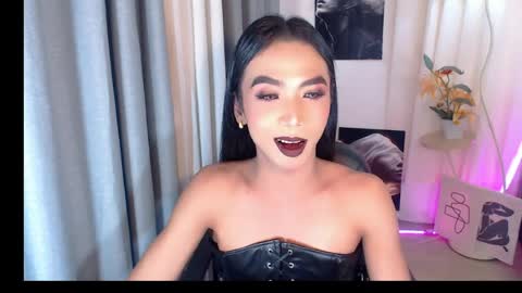 michaelagoddess online show from April 5, 12:30 am