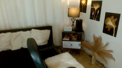Snapshot of michaelagoddess chatting on April 8, 8:47 am michaelagoddess online show from April 8, 8:47 am