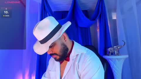 Snapshot of michaelbear_ chatting on October 11, 2:04 pm Michael online show from October 11, 2:04 pm