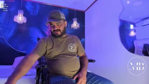 Snapshot of michaelbear_ chatting on October 16, 1:56 pm Michael online show from October 16, 1:56 pm