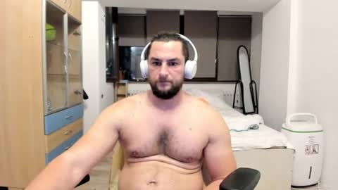 Snapshot of michaelragnar90 chatting on November 12, 4:40 pm michaelragnar90 online show from November 12, 4:40 pm