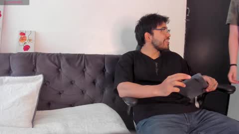 Snapshot of michelandchris chatting on December 14, 12:21 pm MichelandChris online show from December 14, 12:21 pm