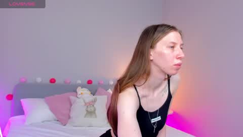 michele_mack online show from December 2, 3:47 am