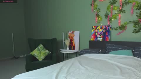 michele_mack online show from February 9, 2:37 am