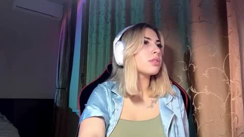 Snapshot of michellcrumpacker chatting on November 3, 6:53 pm michellcrumpacker online show from November 3, 6:53 pm