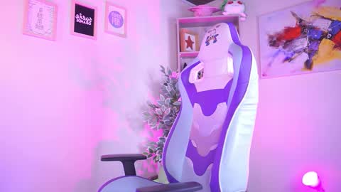 Snapshot of michelle_chang_ chatting on November 20, 6:18 pm MICHELLE CHANG online show from November 20, 6:18 pm