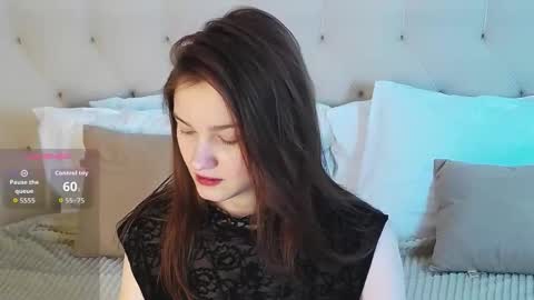 Snapshot of michelle_roux chatting on February 5, 9:41 pm Michelle online show from February 5, 9:41 pm