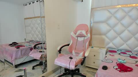 michelleblair1 online show from May 18, 3:29 pm