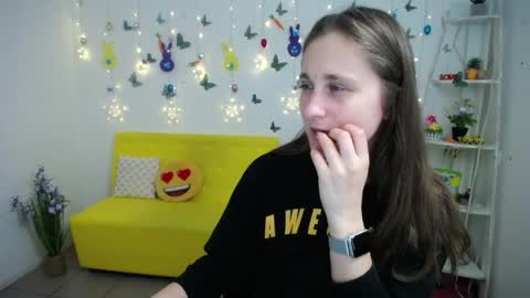 Snapshot of michellee11 chatting on April 1, 11:11 am Michel online show from April 1, 11:11 am