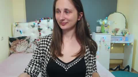 Snapshot of michellee11 chatting on April 2, 11:30 am Michel online show from April 2, 11:30 am