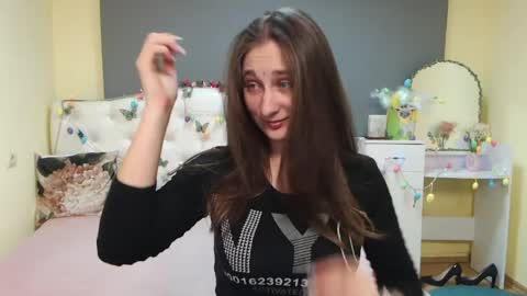 Snapshot of michellee11 chatting on April 3, 11:19 am Michel online show from April 3, 11:19 am