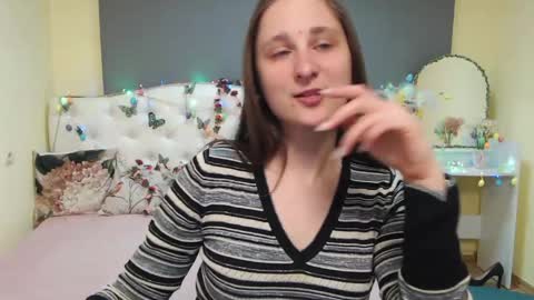 Snapshot of michellee11 chatting on April 6, 11:22 am Michel online show from April 6, 11:22 am