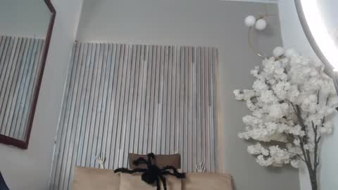 Snapshot of michellee_20 chatting on October 12, 1:10 pm Michelle online show from October 12, 1:10 pm