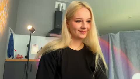Snapshot of michellemargiela chatting on July 31, 4:45 am Michelle3 online show from July 31, 4:45 am
