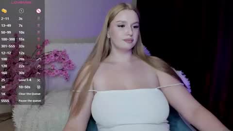 Snapshot of michellemilerr chatting on July 19, 9:02 am michellemilerr online show from July 19, 9:02 am
