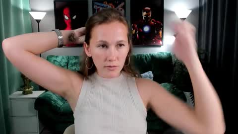 Snapshot of michelleortis chatting on November 18, 12:31 pm MichelleOrtis online show from November 18, 12:31 pm