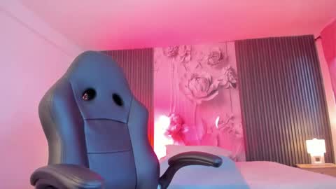 michellepreston_ online show from May 24, 11:59 am