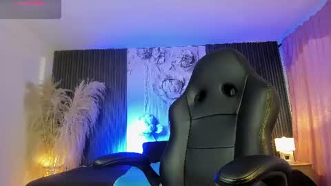michellepreston_ online show from July 25, 12:03 pm