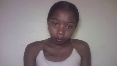 Snapshot of michou_69 chatting on May 31, 5:37 am michou_69 online show from May 31, 5:37 am