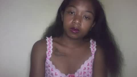 Snapshot of michou_69 chatting on June 2, 6:10 pm michou_69 online show from June 2, 6:10 pm